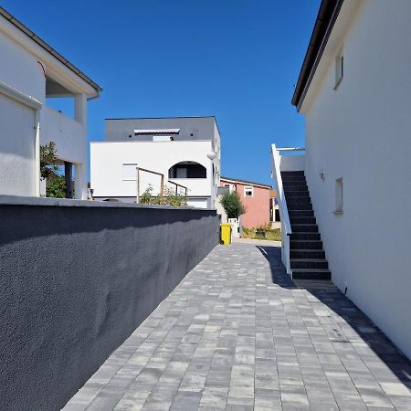 Apartmani Deak Vir Exterior photo
