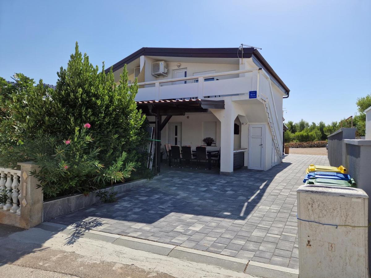 Apartmani Deak Vir Exterior photo