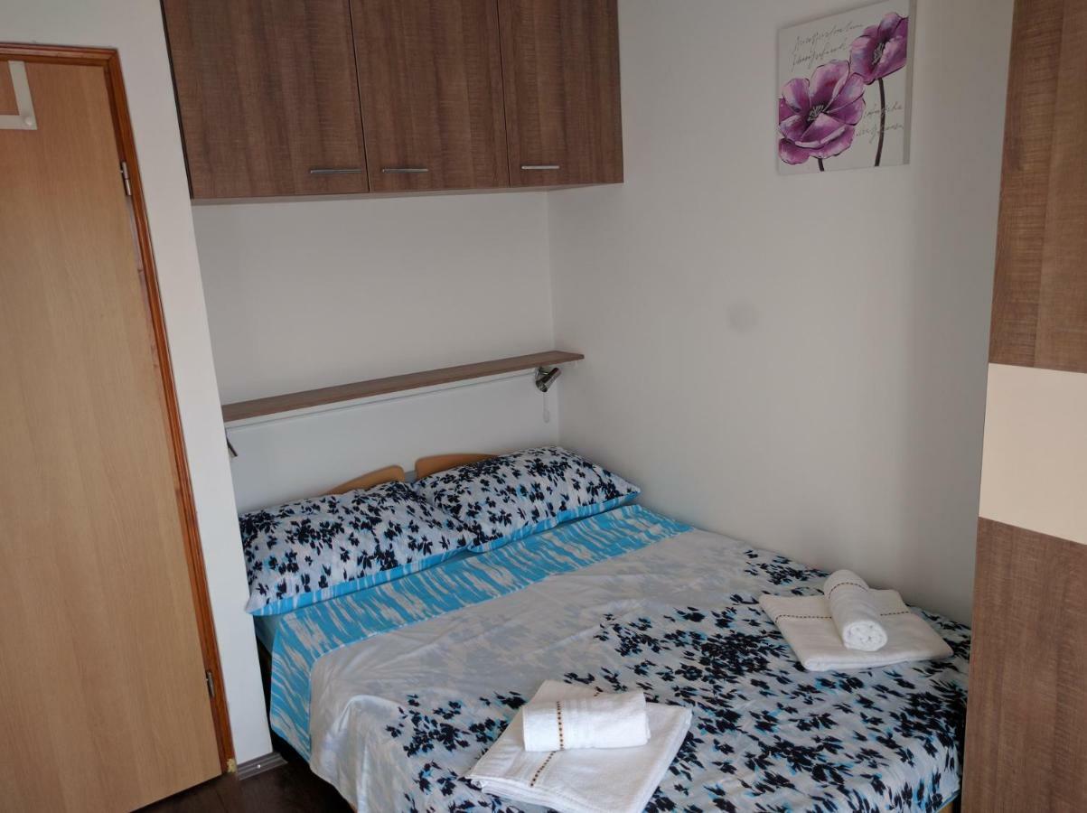 Apartmani Deak Vir Exterior photo
